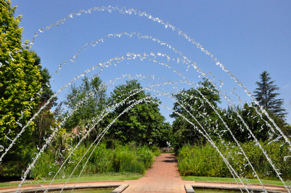 water fountain at the Tunnel Fountain Garden